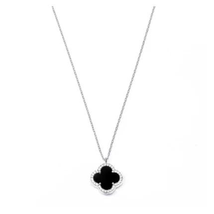 Дамско сребърно колие проба 925 с елемент във формата на детелина от черен оникс инкрустирана с фини цирконии тип ван клиифт