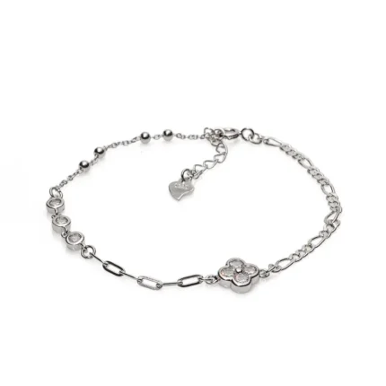 Красива дамска сребърна гривна проба 925 с тип плетка картие и детелина инкрустирана с цирконий