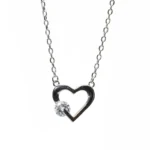 елегантно дамско сребърно колие със сърце и бляскав камък